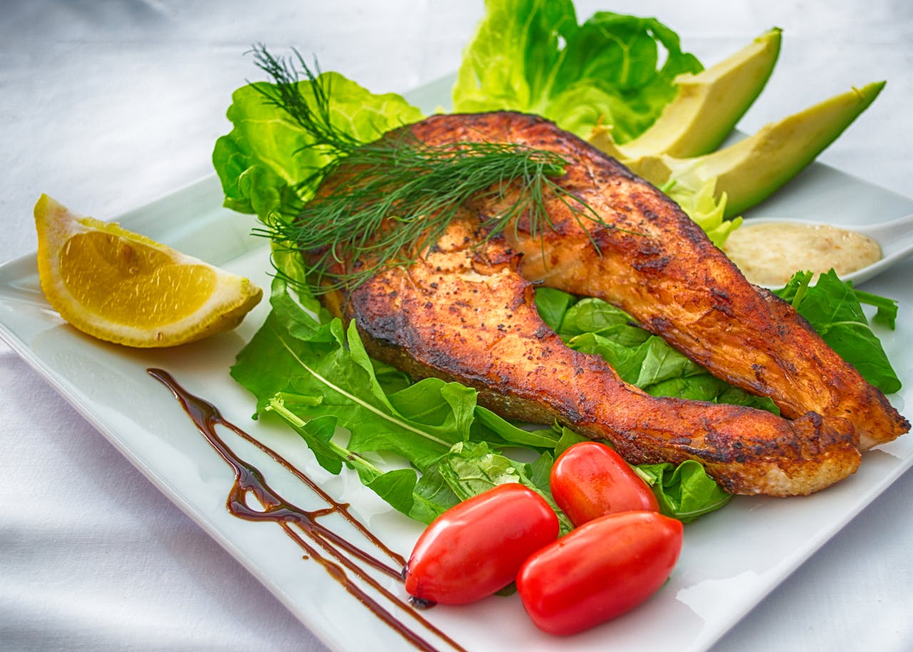 Akdeniz Diyeti Nedir? Bilimsel Faydaları ve Uygulama Rehberi 3 Yağlı balıklar Akdeniz diyetinin omega-3 kaynağıdır
