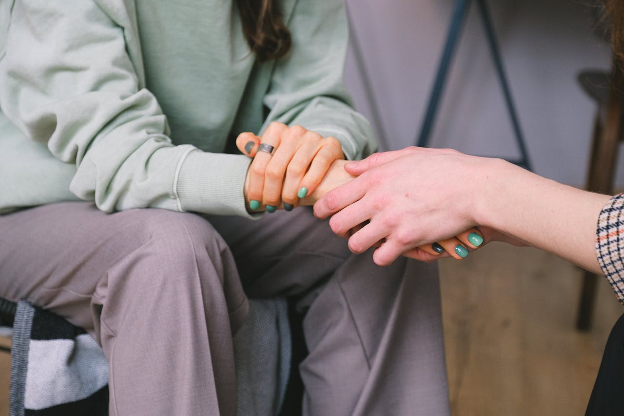 Bilişsel Davranışçı Terapi (BDT/CBT) Nedir? Teknikler ve Uygulamalar 2 BDT terapist ile yapılandırılmış seanslarla işbirliği temelinde ilerler